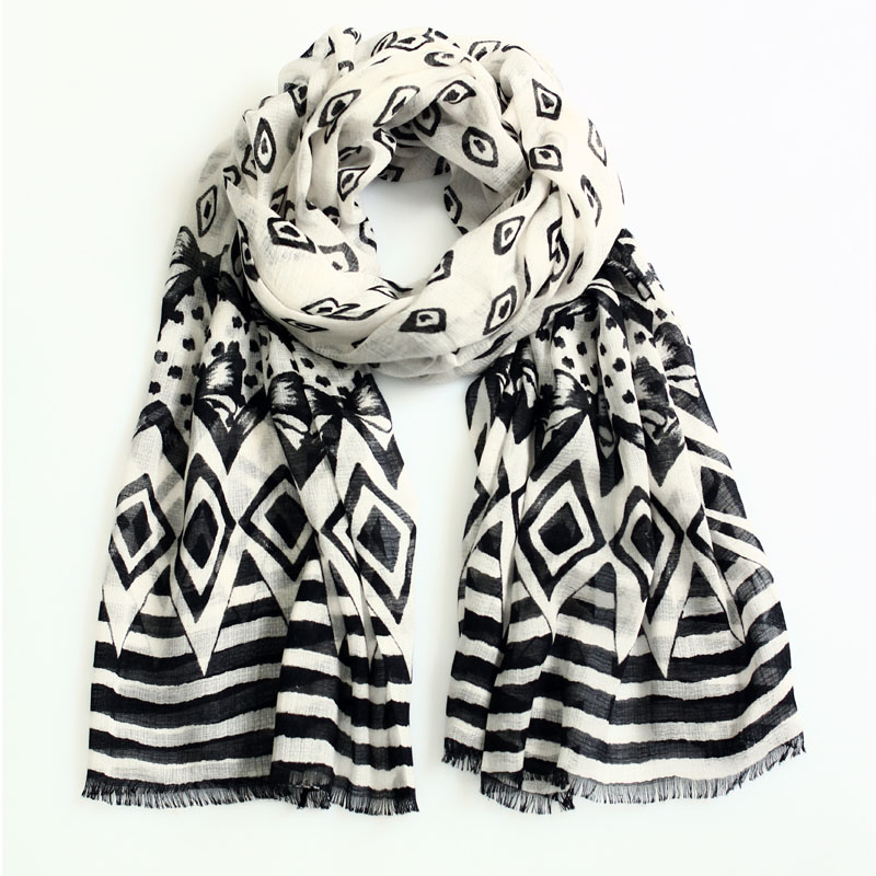 Lady's Woven Scarf