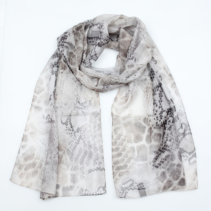 Lady's Woven Scarf