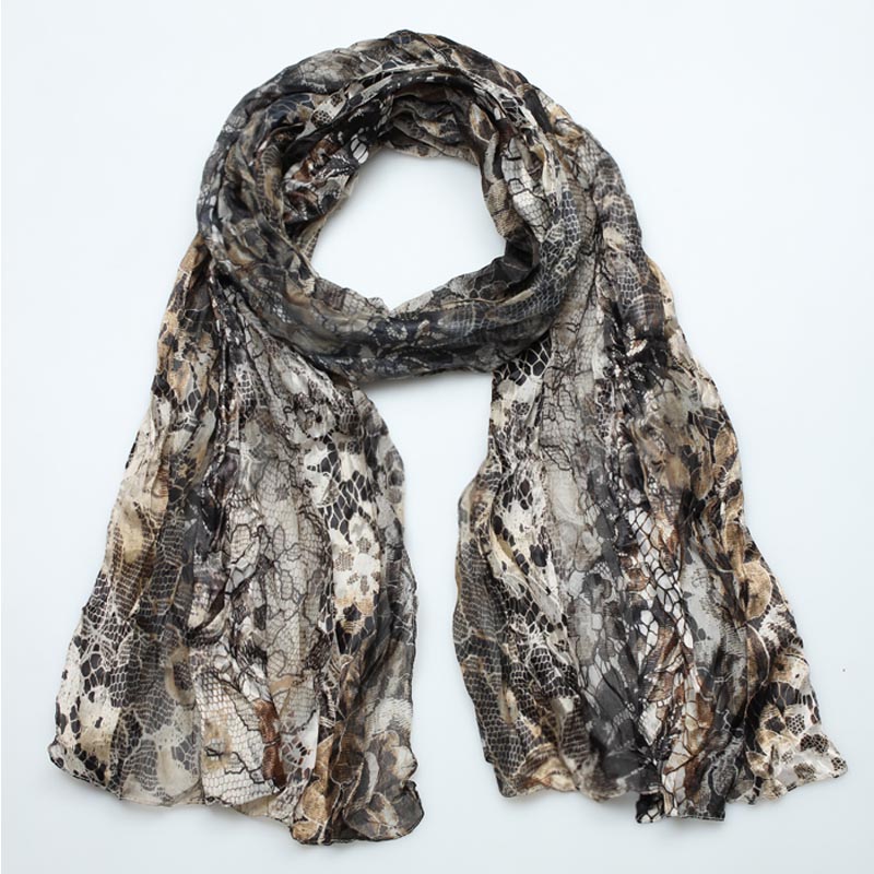 Lady's Woven Scarf