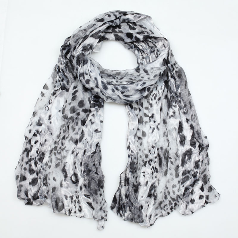 Lady's Woven Scarf